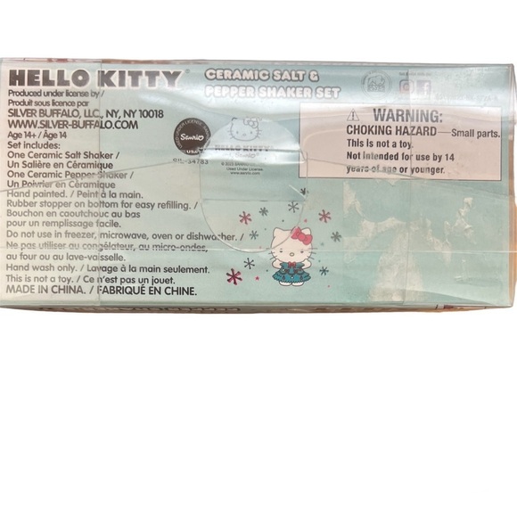 Sanrio Hello Kitty Christmas Salt And Pepper Shakers - Picture 4 of 4